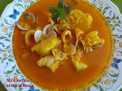 CAZUELA DE ARROZ CALDOSO CON PESCADO, ALMEJAS Y CALAMARES