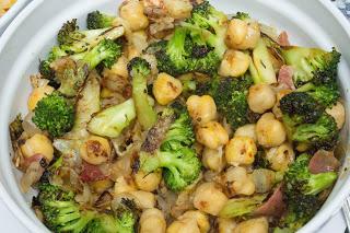 Garbanzos con brocoli y jamón