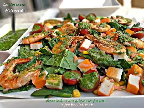 Ensalada de espinacas frescas y frutos del mar