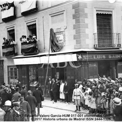 Lápida del Cardenal Cisneros en la calle homónima. Madrid, 1917