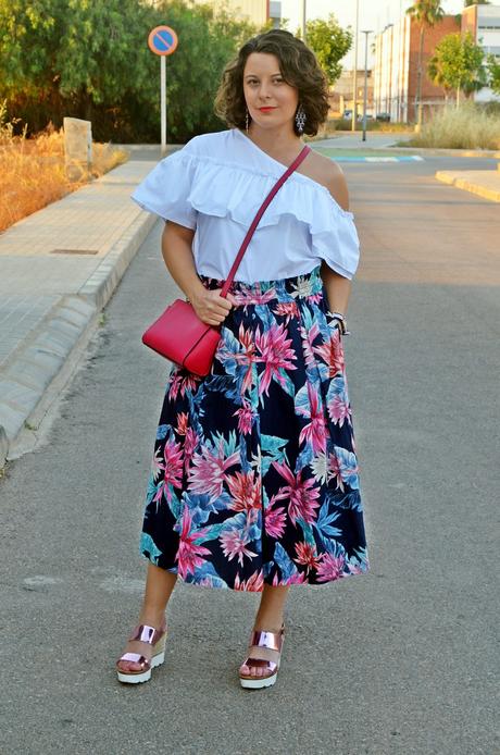 Falda de flores corte midi