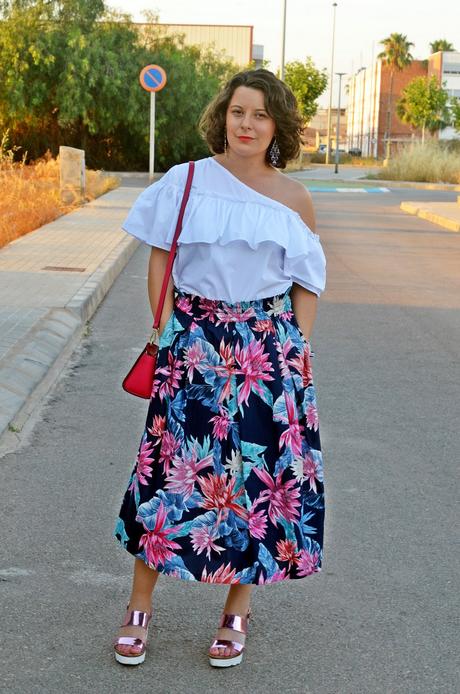 Falda de flores corte midi