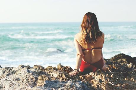 Con bañador de volantes Con bañador de volantes