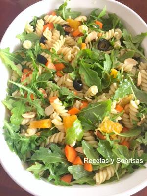 ENSALADA DE PASTA CON NARANJA, ZANAHORIA , CANELA , MIEL Y AROMAS CITRICOS