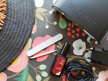 Manicura Semipermanente en un sólo Paso con SENSATIONAIL Manicura Semipermanente en un sólo Paso con SENSATIONAIL