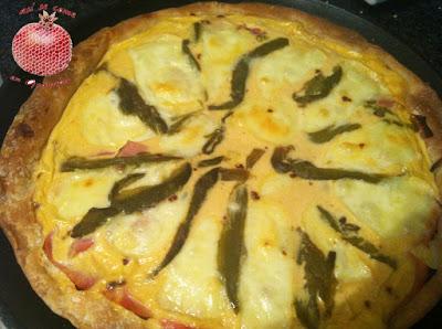 Quiche de pimientos verdes asados, lacón y queso de Tetilla