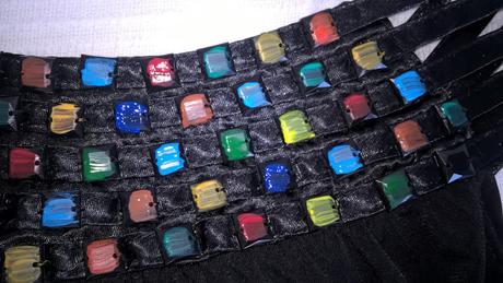 RECICLAR Y DAR COLOR A UNA CAMISETA COMPLETAMENTE NEGRA RECICLAR Y DAR COLOR A UNA CAMISETA COMPLETAMENTE NEGRA