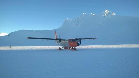 EVACUACIÓN SANITARIA DE UN INTEGRANTE DE LA BASE ORCADAS REALIZADA CON UN VUELO DE TWIN OTTER EN FORMA SATISFACTORIA EVACUACIÓN SANITARIA DE UN INTEGRANTE DE LA BASE ORCADAS REALIZADA CON UN VUELO DE TWIN OTTER EN FORMA SATISFACTORIA