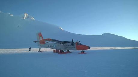 EVACUACIÓN SANITARIA DE UN INTEGRANTE DE LA BASE ORCADAS REALIZADA CON UN VUELO DE TWIN OTTER EN FORMA SATISFACTORIA EVACUACIÓN SANITARIA DE UN INTEGRANTE DE LA BASE ORCADAS REALIZADA CON UN VUELO DE TWIN OTTER EN FORMA SATISFACTORIA