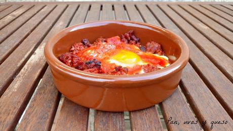 Huevos escalfados con picadillo