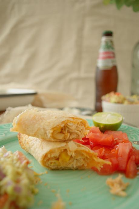 Cremosas flautas de pollo al horno y nos vamos a México