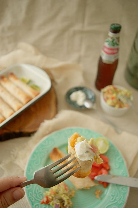 Cremosas flautas de pollo al horno y nos vamos a México