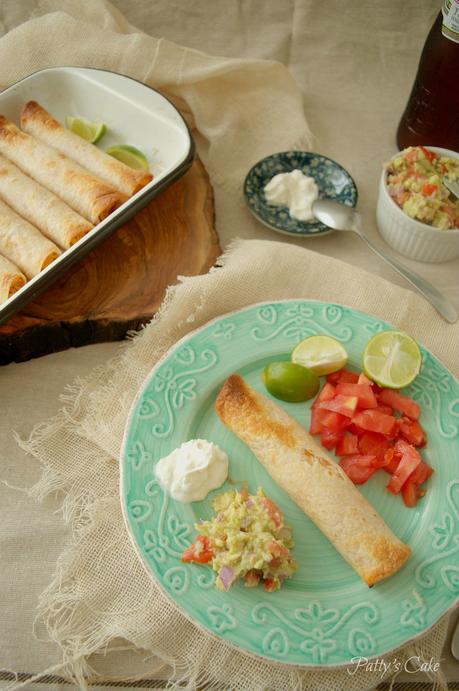 Cremosas flautas de pollo al horno y nos vamos a México