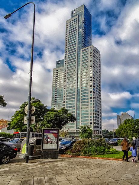 Edificio solo muy alto en Capital Federal