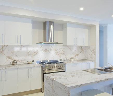 Encimeras porcelánicas con efecto de piedra natural: elementos en auge en las cocinas actuales Leroymerlin1