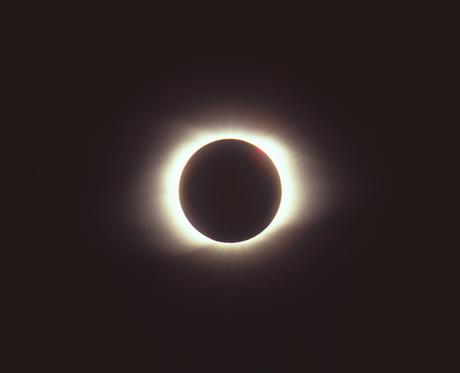 Esta es posiblemente la foto más antigua jamás hecha de un eclipse total de sol en 1851 Total Solar Eclipse Of March 9 1997
