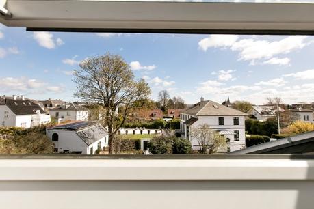 ventanas en el techo estilo nórdico diseño nórdico decoración pisos pequeños decoración áticos atico danés 