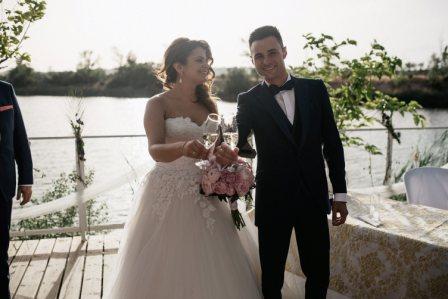 Laura y Gonzalo, amor, first look y una boda en la noche de San Juan