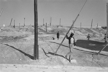 ‘Donde la ciudad termina’, la periferia de Madrid en los años 70 retratada por Enrique Sáenz de San Pedro ‘Donde la ciudad termina’, la periferia de Madrid en los años 70 retratada por Enrique Sáenz de San Pedro