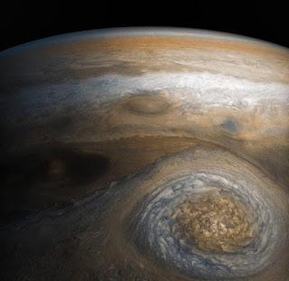 La última fotografía tomada por Juno: la tercera tormenta más grande de Júpiter.