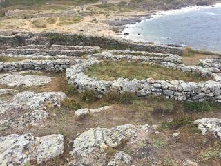 ESPLENDOR Y DEJADEZ EN LOS CASTROS GALAICO-PORTUGUESES (I...