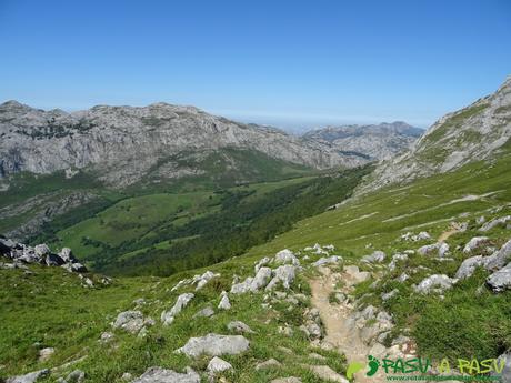 Bajando a Pandébano del Refugio de Urriellu