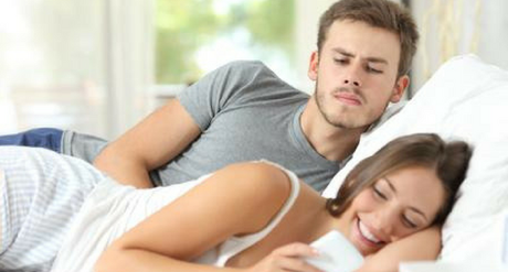 ¿ Cómo averiguar si su novia le está engañando ? cheating gf