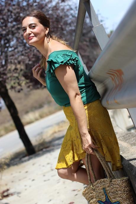 Como combinar una falda color mostaza Como combinar una falda color mostaza