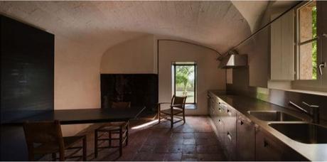 Un masía en el Empordá minimalista Un masía en el Empordá minimalista