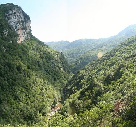 Campania conocida, amada y visitada ejerce una fascinación y una capacidad de encantar únicos. Campania conocida, amada y visitada ejerce una fascinación y una capacidad de encantar únicos.
