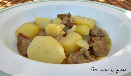 Patatas guisadas con carne (tradicional o Crock-Pot)
