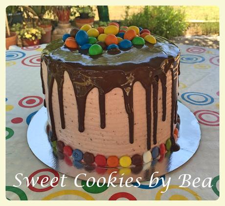 Drip cake de chocolate doble con crema de fresa Drip cake de chocolate doble con crema de fresa