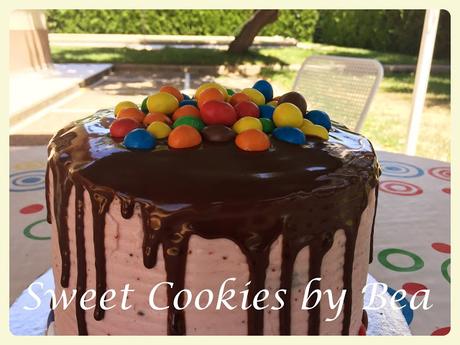 Drip cake de chocolate doble con crema de fresa Drip cake de chocolate doble con crema de fresa