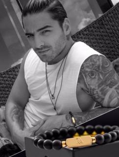 El cantante Maluma lanza a la venta la Pulsera Maluma, que además puede llevarte a su concierto en Madrid el próximo 20 de Septiembre. El cantante Maluma lanza a la venta la Pulsera Maluma, que además puede llevarte a su concierto en Madrid el próximo 20 de Septiembre.