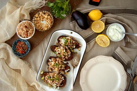 Berenjenas baby con salsa chermoula, bulgur y yogurt, sabor en cada bocado Berenjenas baby con salsa chermoula, bulgur y yogurt, sabor en cada bocado