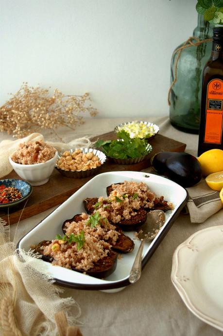 Berenjenas baby con salsa chermoula, bulgur y yogurt, sabor en cada bocado Berenjenas baby con salsa chermoula, bulgur y yogurt, sabor en cada bocado