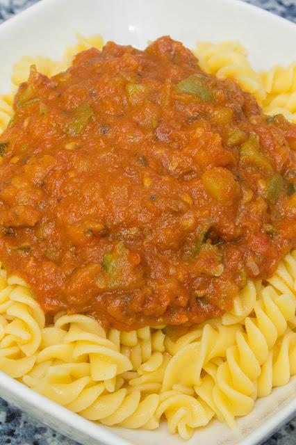 Pasta sin gluten con salsa de verduras en Thermomix