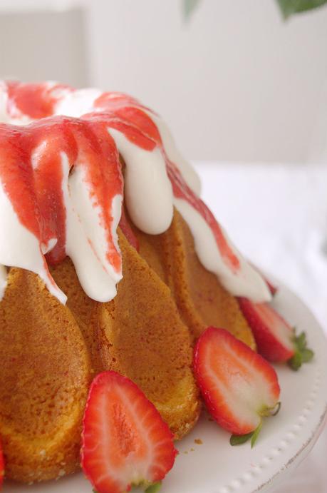 Strawberry & Cream Bundt Cake #BundtBakers