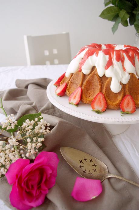 Strawberry & Cream Bundt Cake #BundtBakers