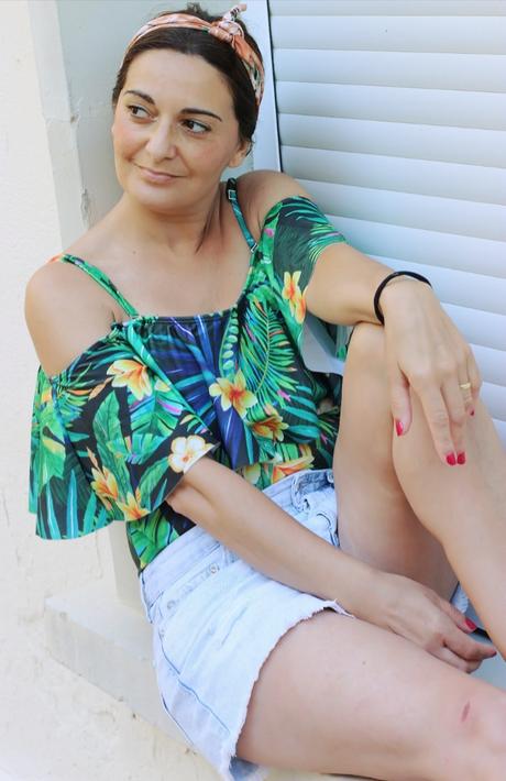 Con bañador de volantes Con bañador de volantes