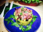 Timbal de quinoa frita con brócoli a la cúrcuma y mojama de atún