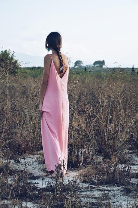 THE DRESS THE DRESS
