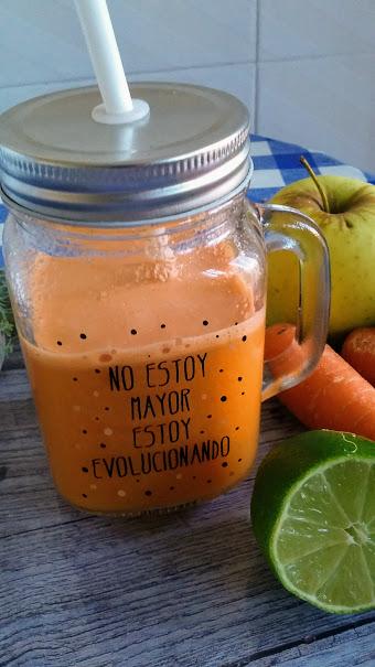 Zumo de fruta y zanahoria Zumo de fruta y zanahoria