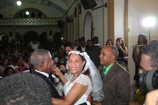 Senador Manuel Paula y Mercedes Mella renuevan votos del matrimonio.