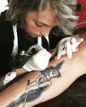 Con 12 años se convirtio en un experto del tatuaje y es famoso en el mundo