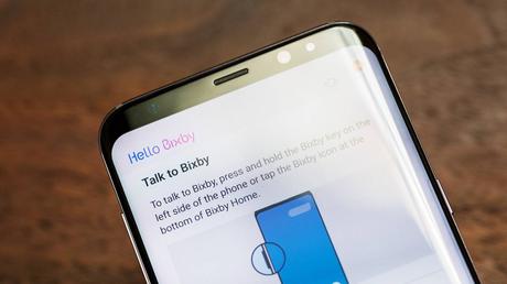 Ya puedes usar el asistente Bixby si tienes un Galaxy S8, pero en inglés