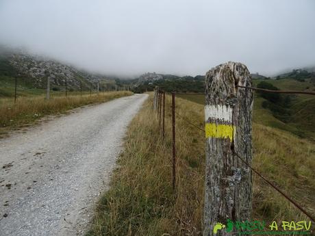 Ruta del Valle del Lago: Poste con señalización