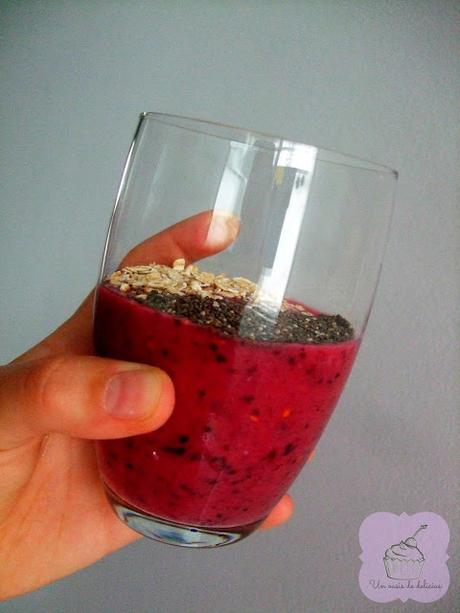 Batido de plátano y frutos rojos