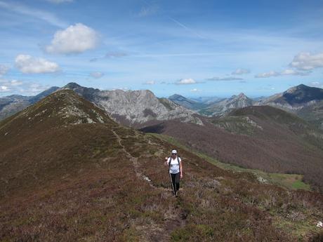 Pico Montoviu desde Tarna por el Cordal de la Bolera