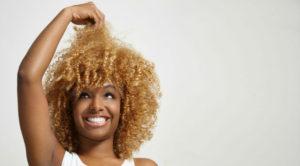 Trucos para proteger el cabello de los efectos del sol hair color afro